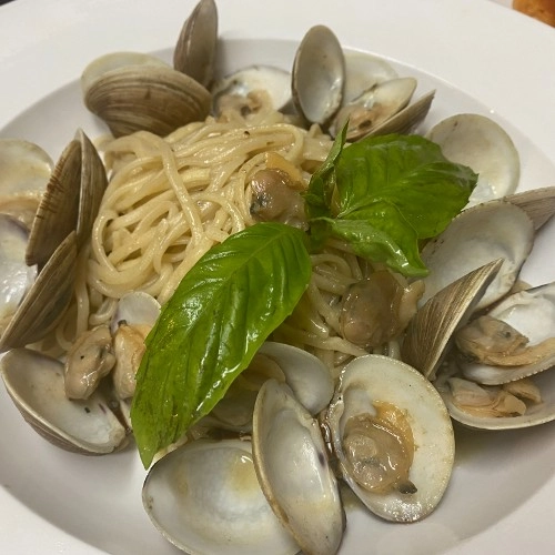 Linguine alle Vongole (white or red)
